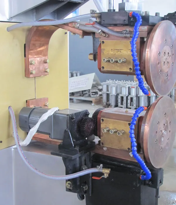 Máquina de soldadura por costura de painéis de aço refrigeração por água 2